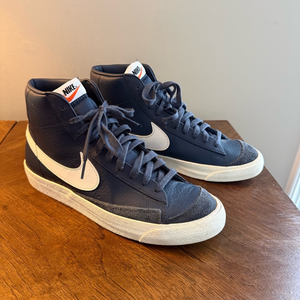 Nike Navy and White High-Top Sneakers with Orange Swoosh Accent Men’s Sz 10